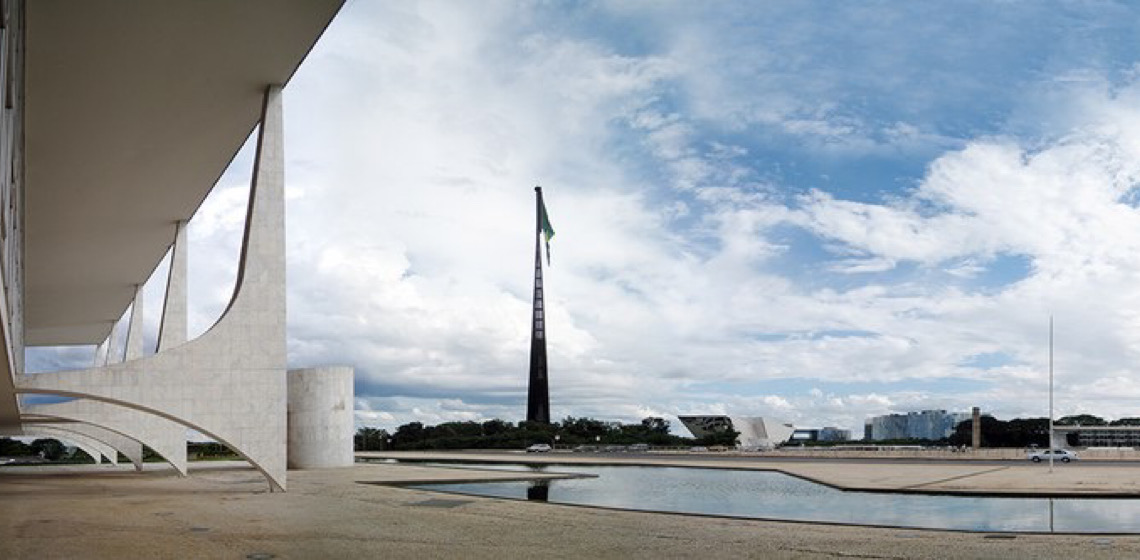 Praça dos Três Poderes espera R$ 25 mi para revitalização, mas projeto é alvo de críticas