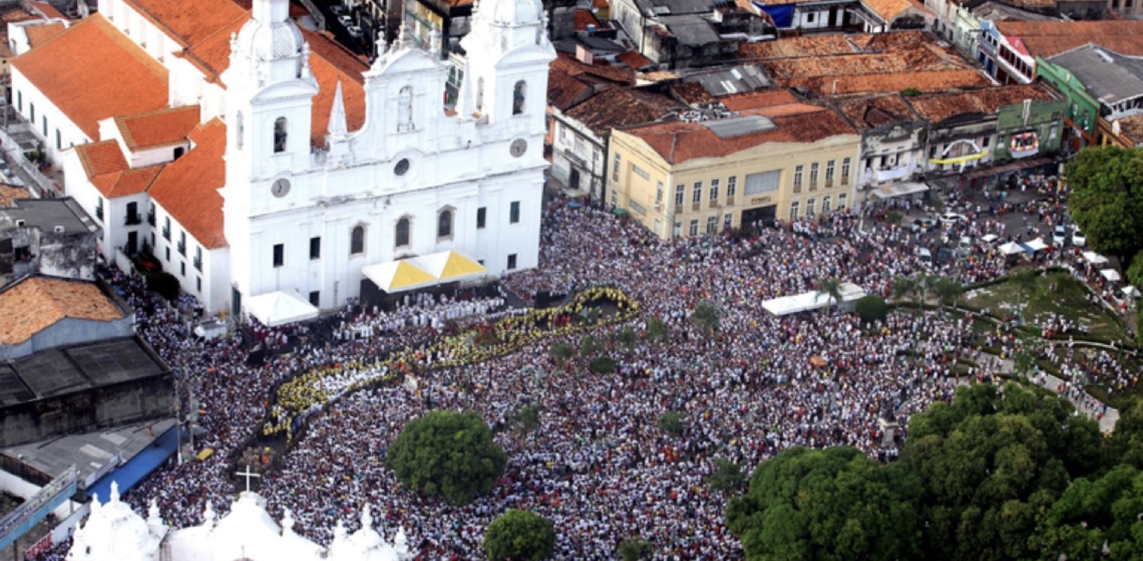 Turismo religioso, vital para economia de Aparecida, divide fiéis entre conforto, lazer e penitência