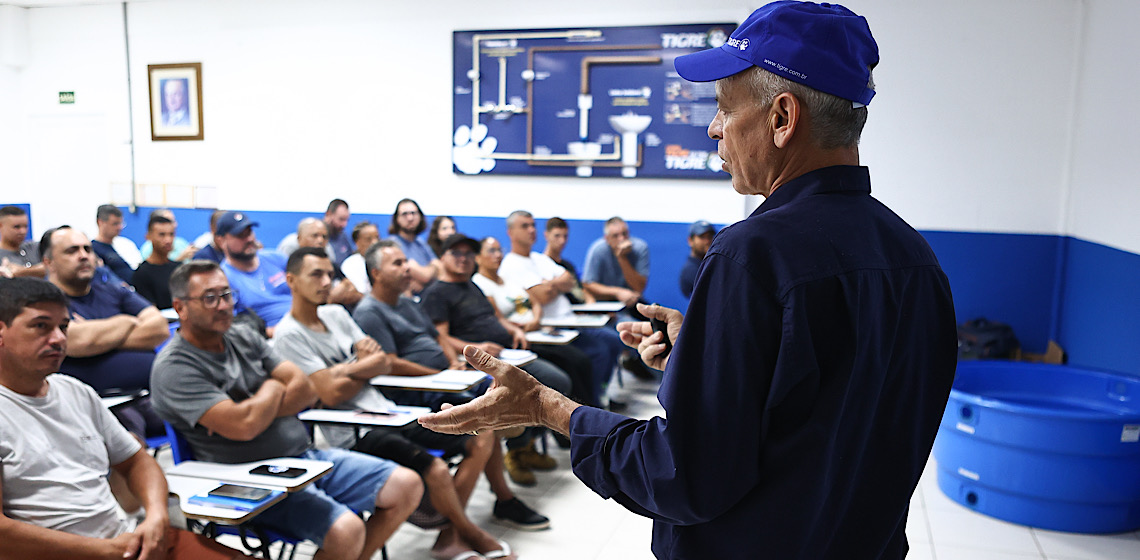 Tigre abre vagas para curso misto de instalação hidráulica em dez cidades do país