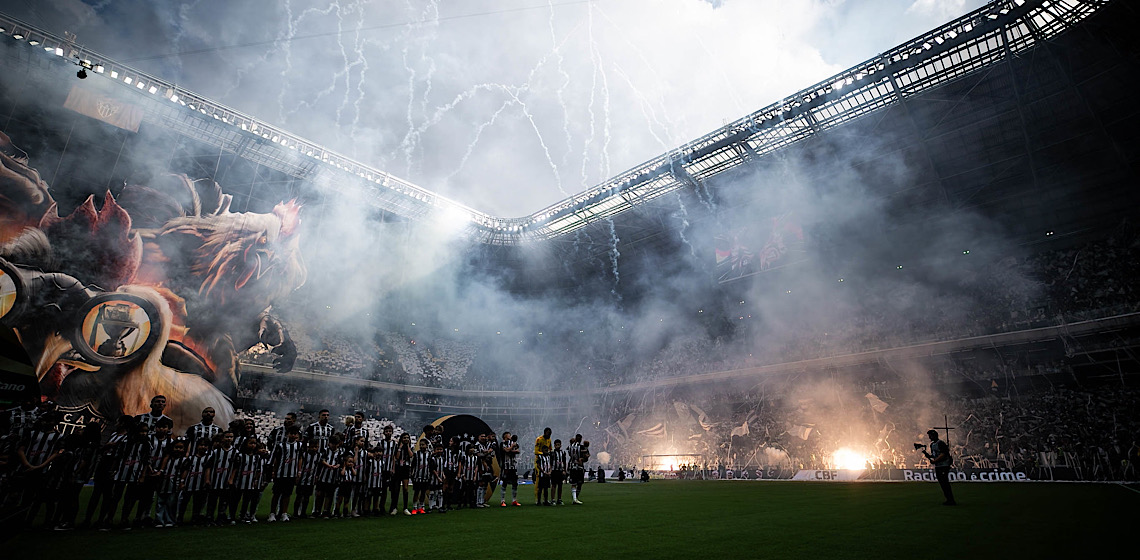 Quem é o fotógrafo atingido por bomba no jogo entre Atlético-MG e Flamengo