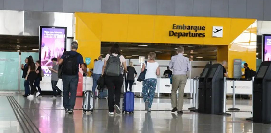 Vinte mil aposentados já compraram passagens pelo Programa Voa Brasil