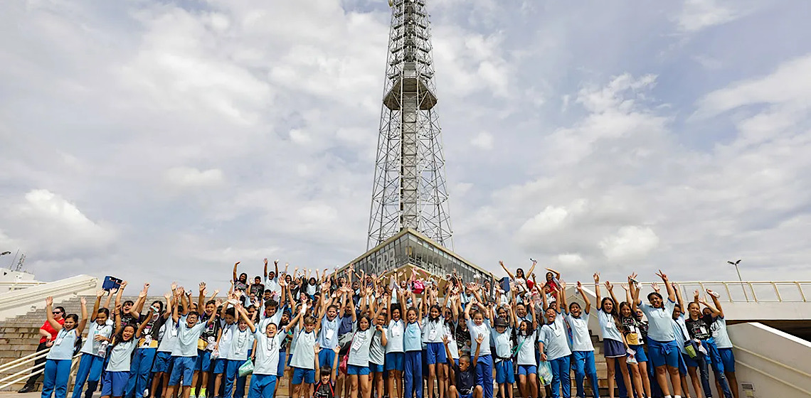 Alunos da rede pública do DF conhecem a história do país por meio do turismo cívico