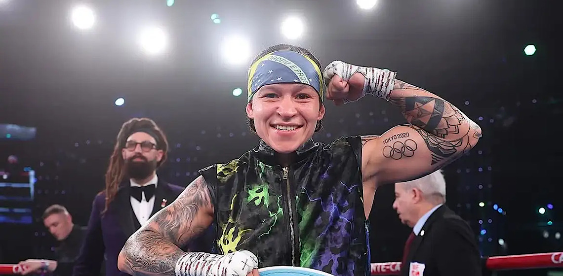 Bia Ferreira bate francesa e mantém cinturão de campeã mundial de boxe 