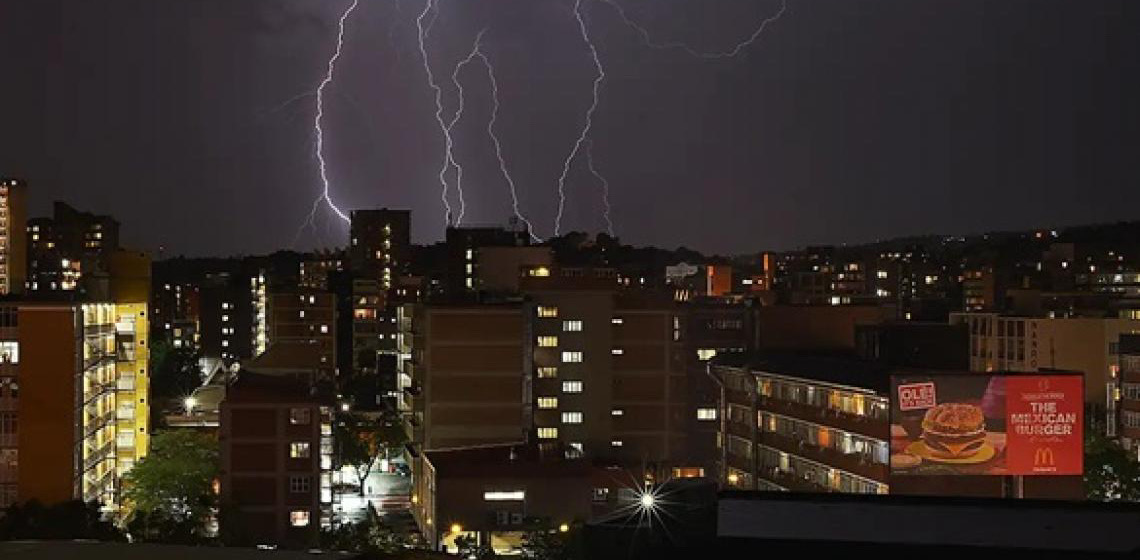 Tecnologia contribui para reduzir impactos de raios na rede elétrica do Distrito Federal