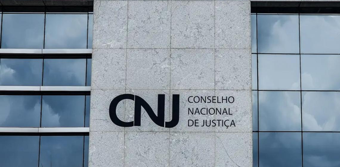 CNJ suspende pagamento de auxílio-alimentação de R$ 10 mil para juízes