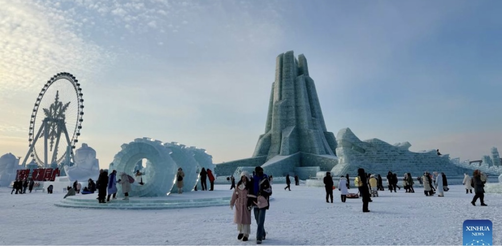 Maior parque temático de gelo e neve do mundo abre na cidade nordeste de Harbin