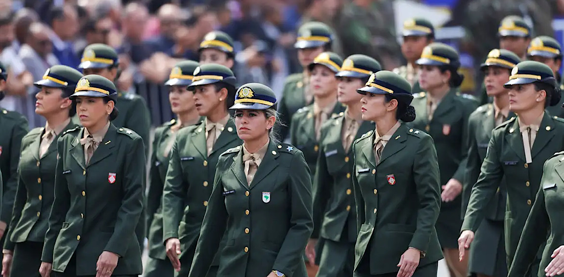 Sete mil mulheres se alistam no serviço militar em 2 dias 