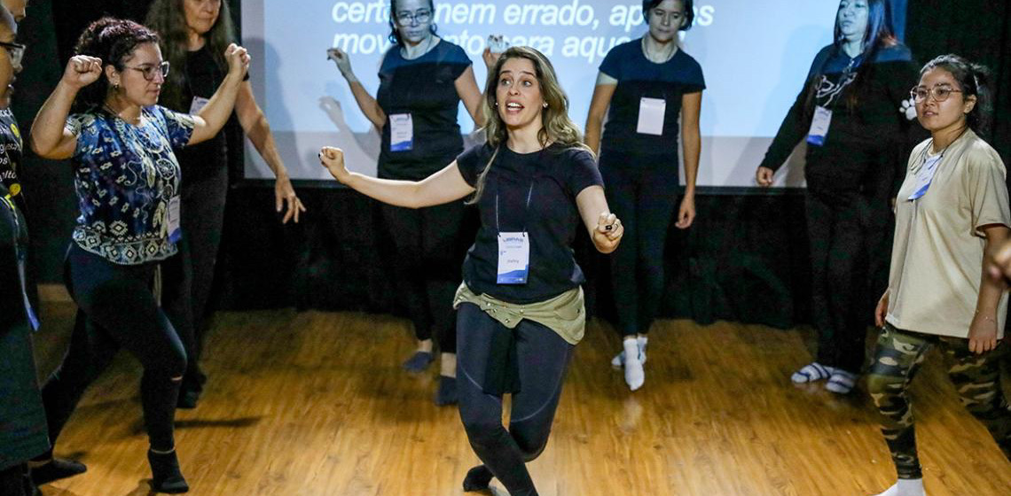 Inclusão em cena: Curso de Libras no teatro capacita intérpretes para atuação artística