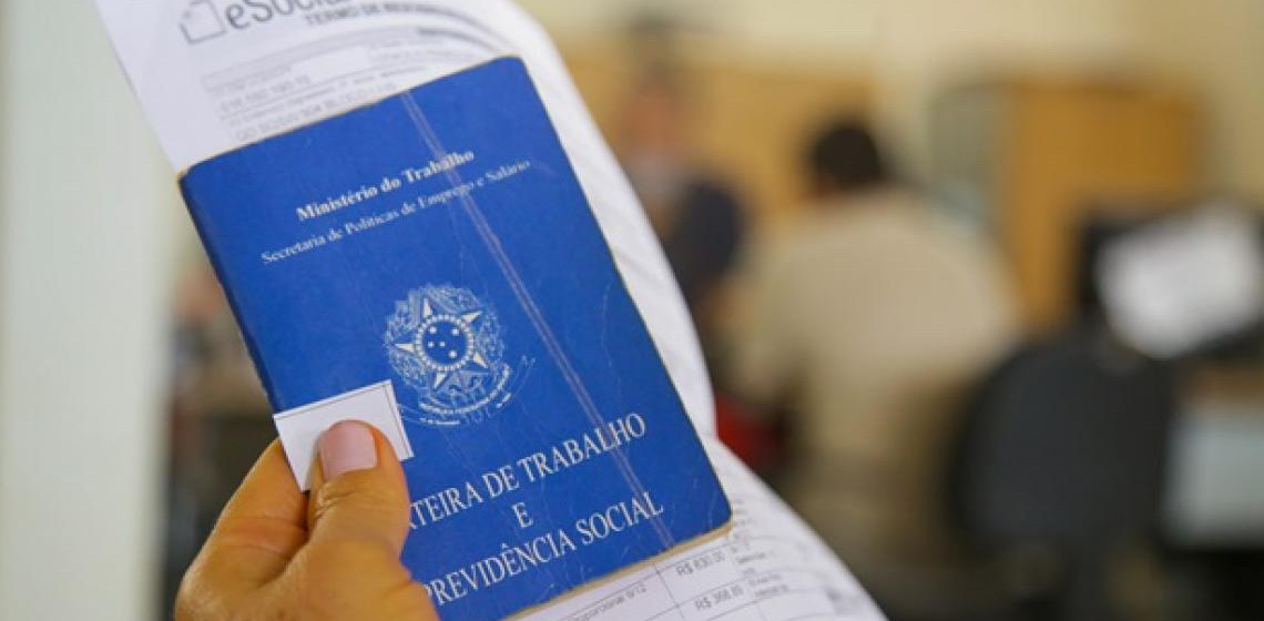 Agências do trabalhador têm 563 vagas e salários de até R$ 6 mil nesta sexta, 24