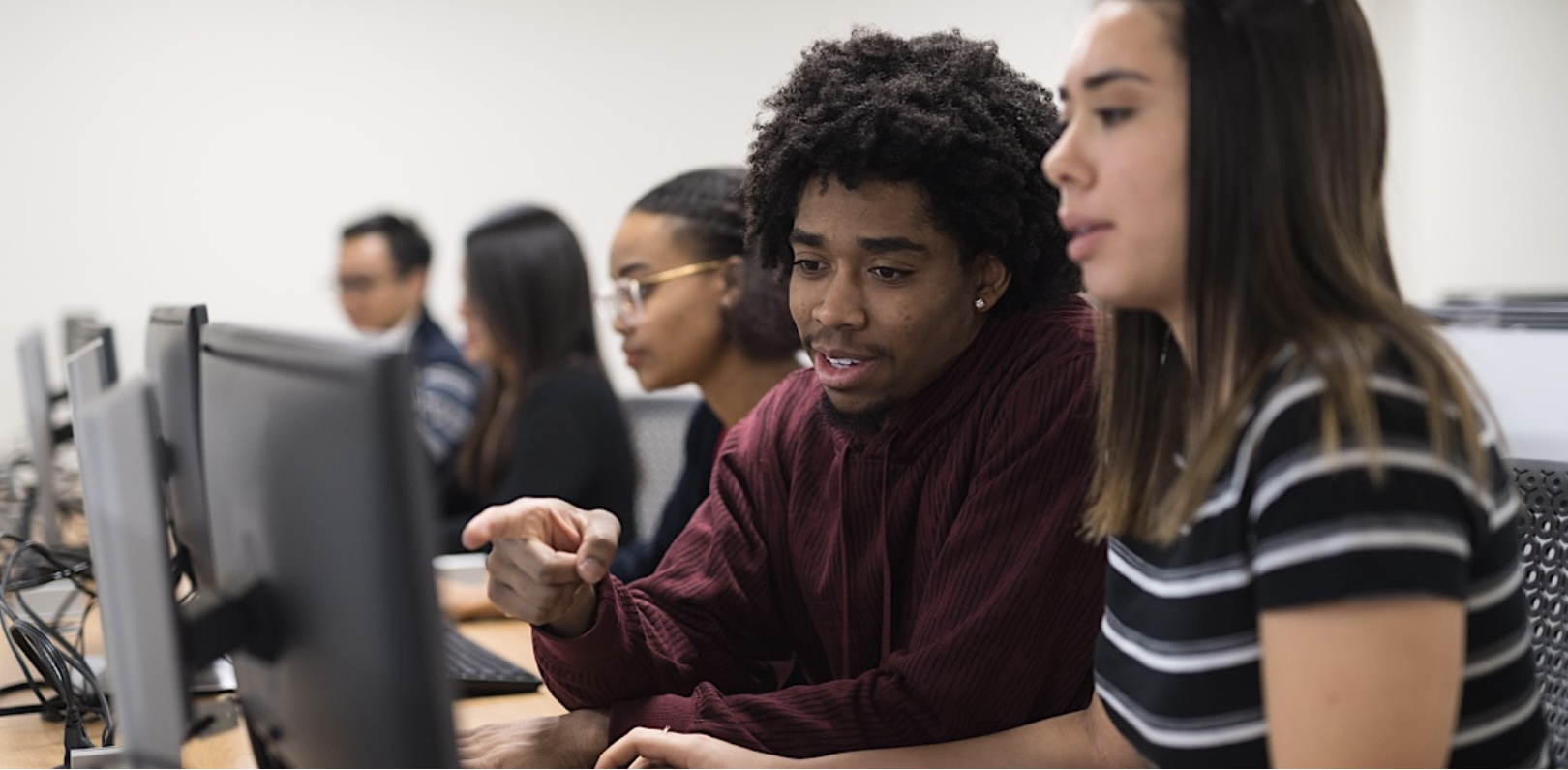 Projeto High Tech Course tem 960 vagas abertas para oficinas gratuitas de tecnologia
