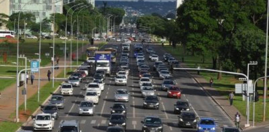 Carros comprados por venda direta voltam a ter isenção do IPVA no DF