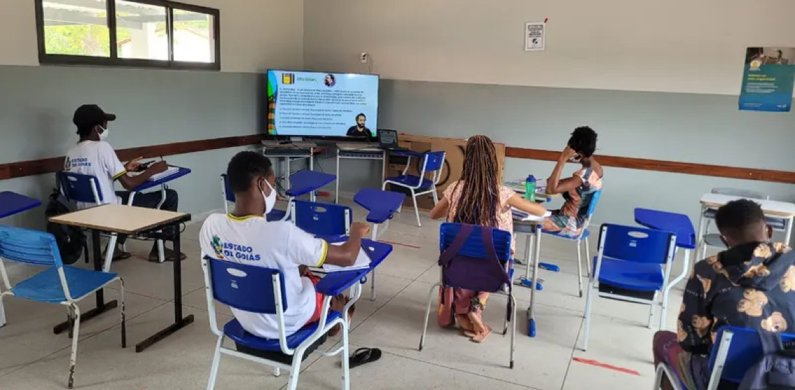 Governo goiano substitui professores por televisores em território Kalunga, GO