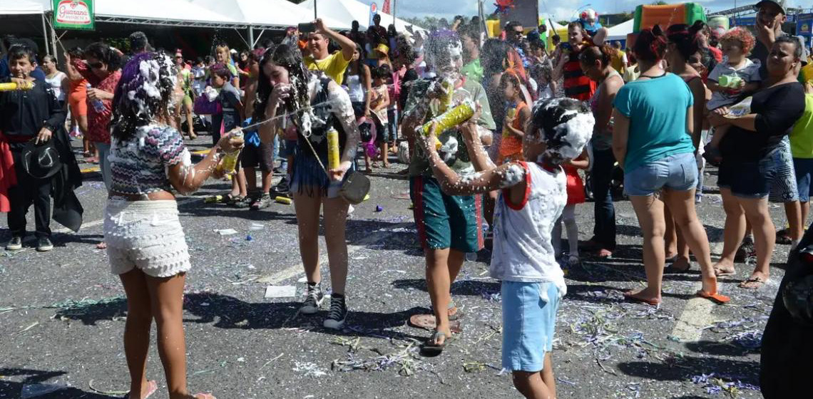 Campanha quer proteger crianças e adolescentes no carnaval