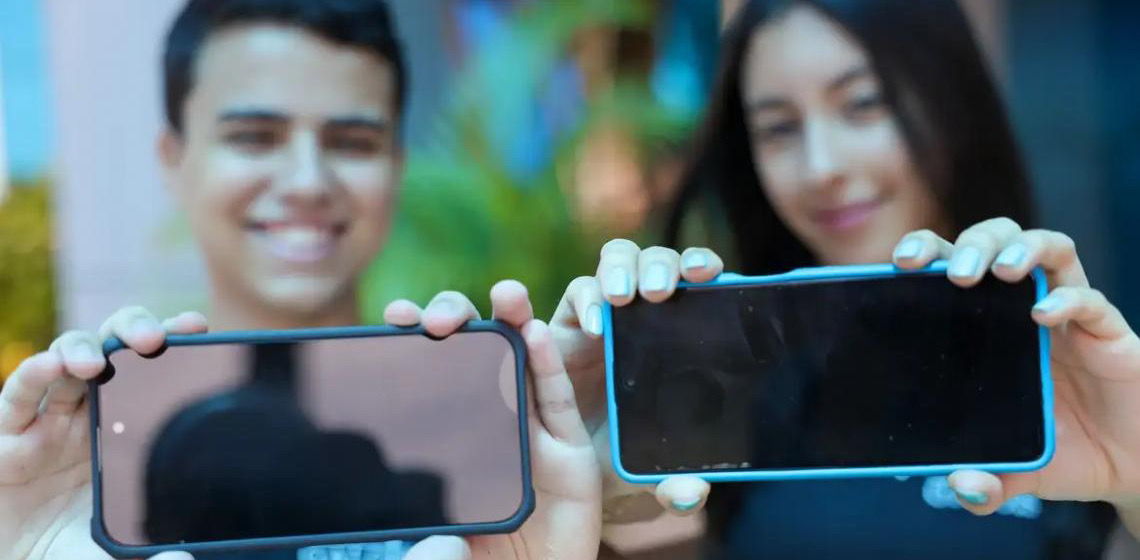 Proibição de celular na escola é bem-vinda, mas não é suficiente