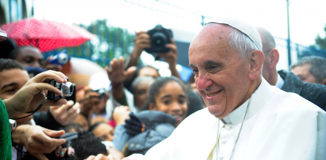 Entenda o que é uma infecção polimicrobiana, condição que afeta o papa Francisco