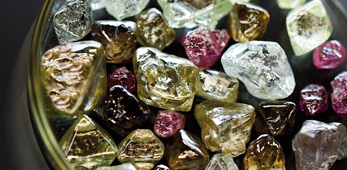 Angola solicita produtores que contenham o declínio de preços de diamantes naturais