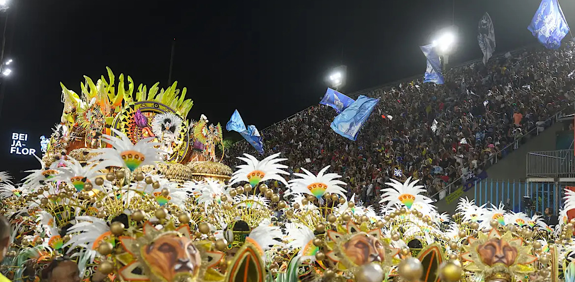 Beija-flor conquista o 15º título do carnaval do Rio de Janeiro 