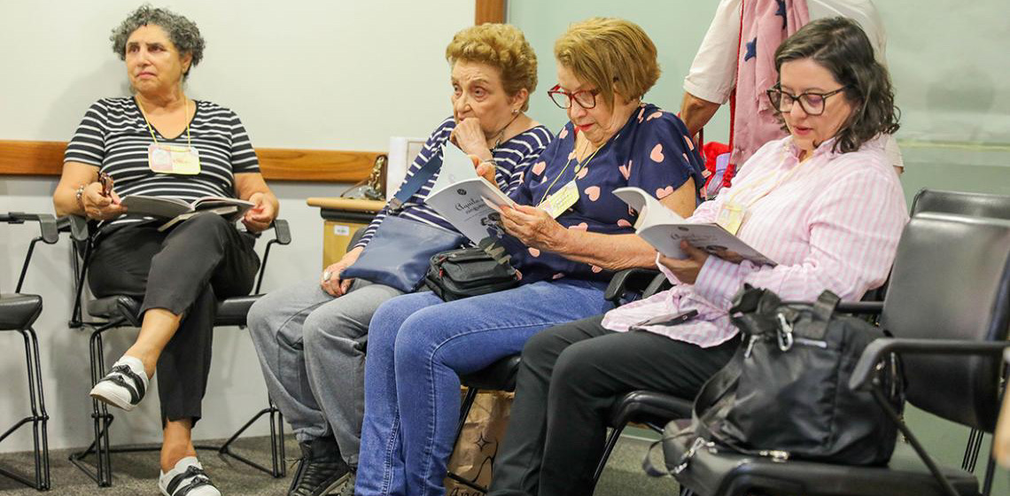 Clube de leitura na Biblioteca Nacional de Brasília promove inclusão e interação do público 60+