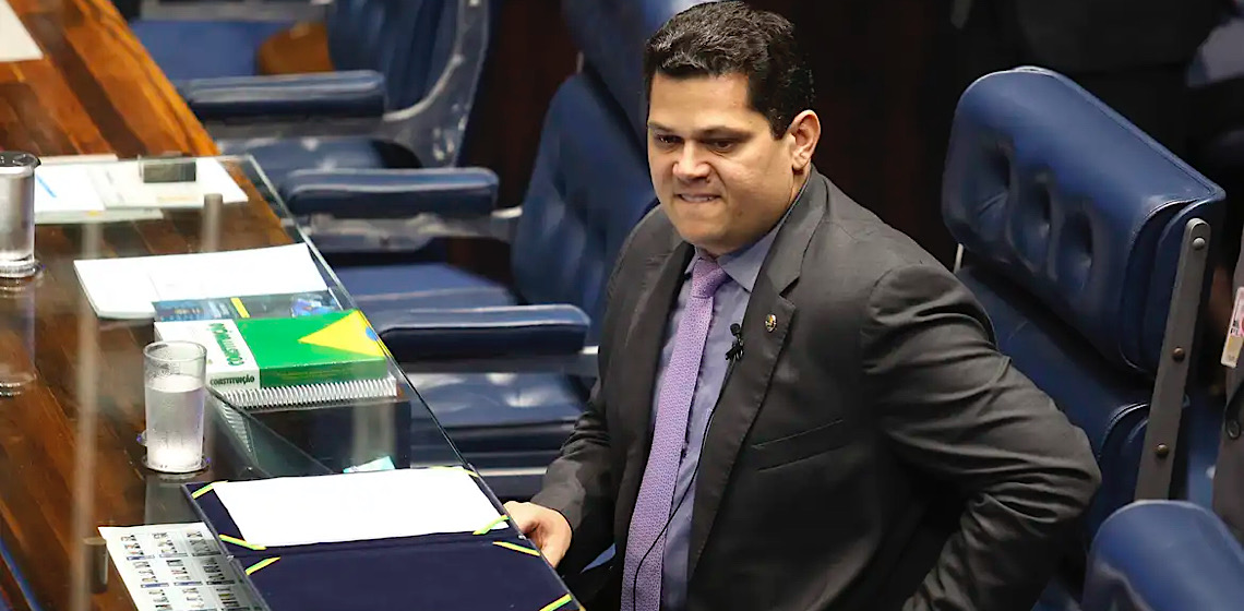 Alcolumbre vai pedir cassação de deputado bolsonarista que atacou Gleisi