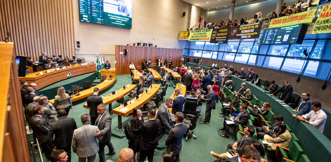 Greve dos professores repercute na Câmara Legislativa do Distrito Federal