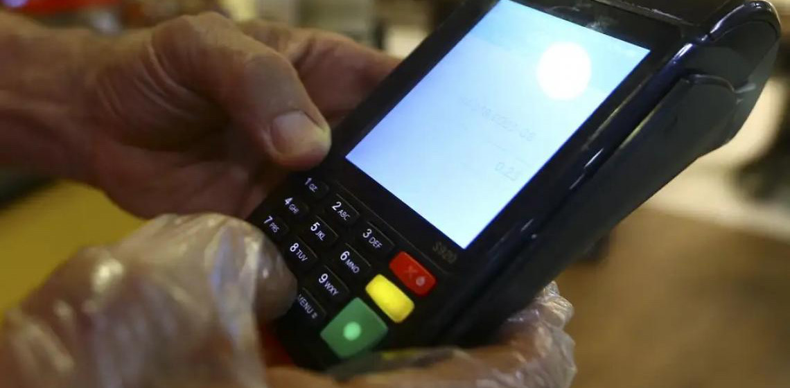 Concessão do rotativo do cartão de crédito registra queda de R$ 3 bi, segundo dados do BC
