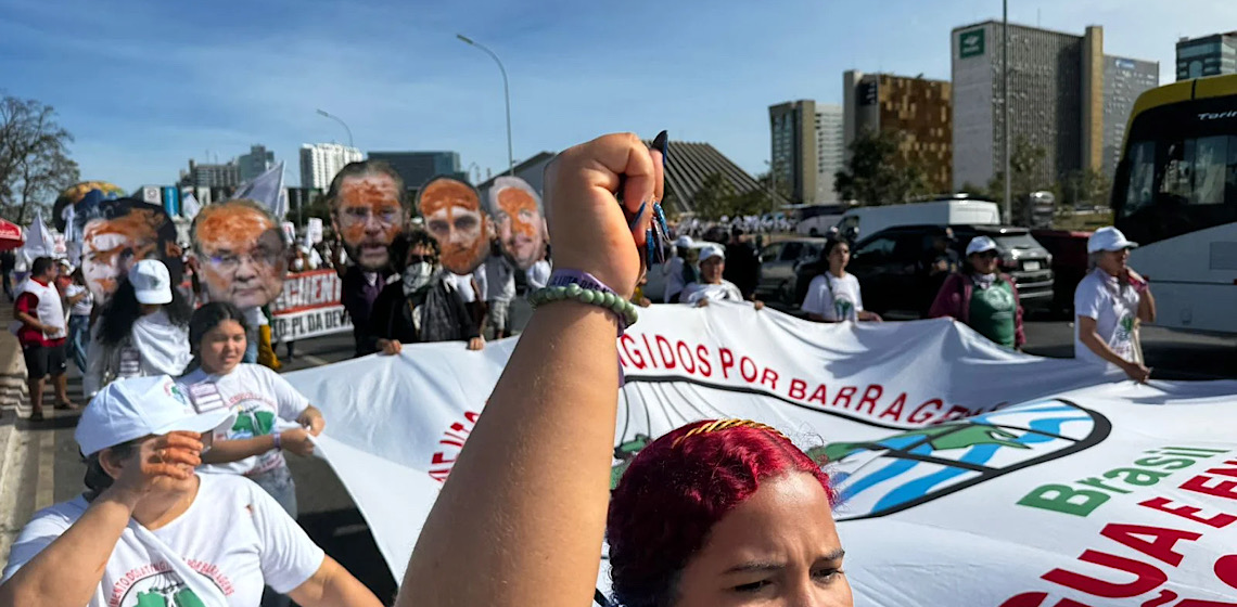 Mulheres atingidas por barragens marcham em Brasília contra PL da Devastação e alertam sobre riscos