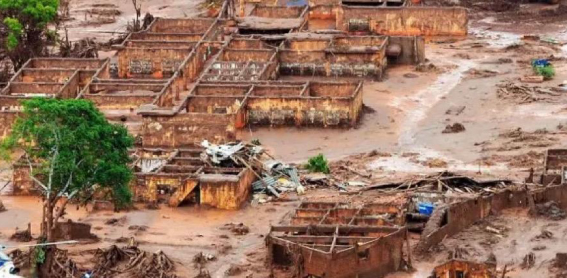 ‘A máquina do terror’: Livro relata como mineradoras dominam rotina de atingidos pelo crime da Samarco em Mariana