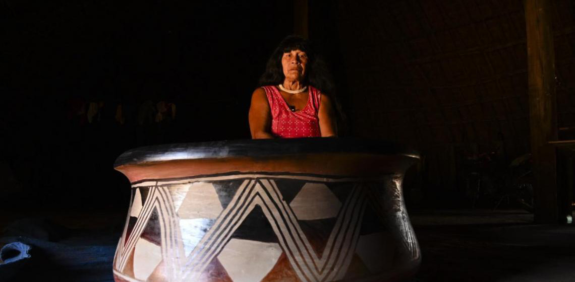 Crise climática ameaça tradição milenar da cerâmica Waurá