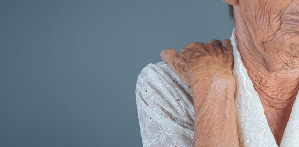 Envelhecimento exige atenção à funcionalidade do ombro para garantir autonomia