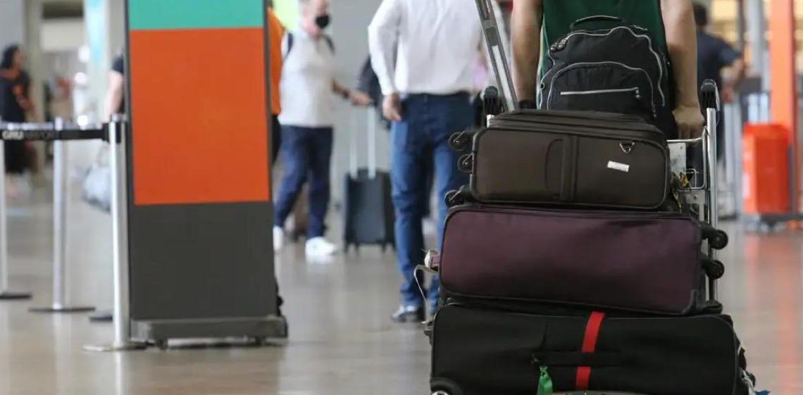 Anac diz que passagem aérea sem mala de mão está de acordo com regras
