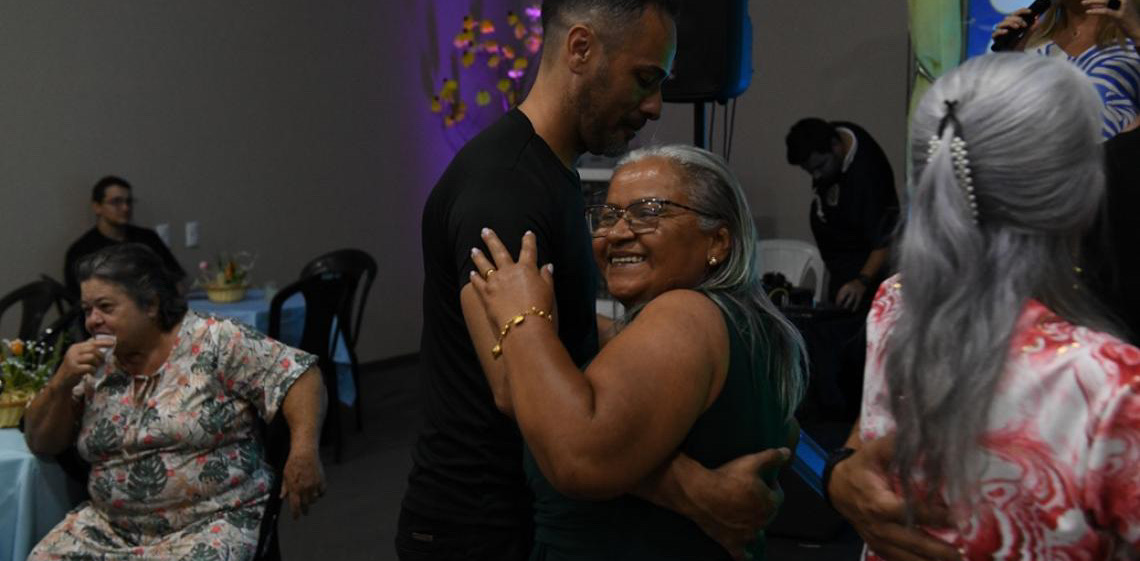 Cartilha orienta sobre direitos da pessoa idosa e cuidados na longevidade