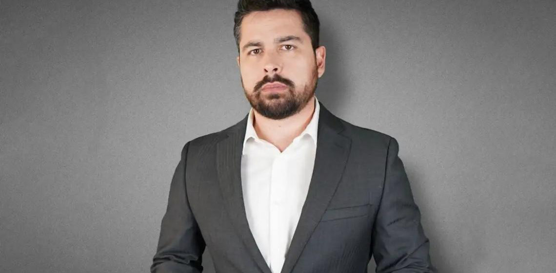 Alexandre de Moraes assina carta para intimar Paulo Figueiredo nos Estados Unidos