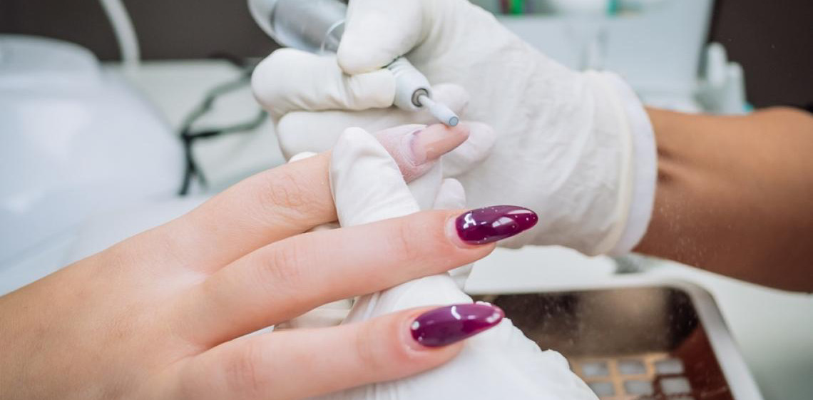 Anvisa proíbe duas substâncias utilizadas em produtos para unhas