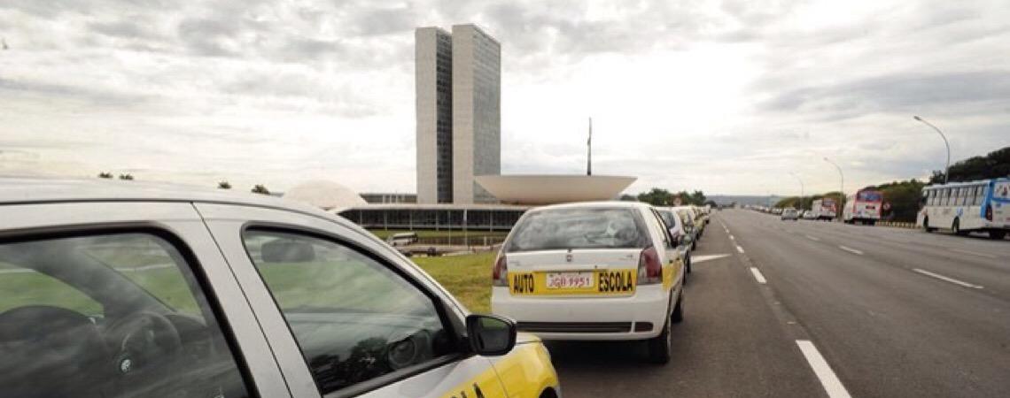 ContextoExato - Em Brasília. Autoescolas reclamam de 